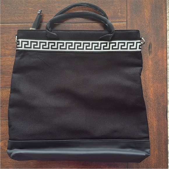 NWB,Versace Black and White Tote Bag
🖤🤍 - Picture 3 of 6